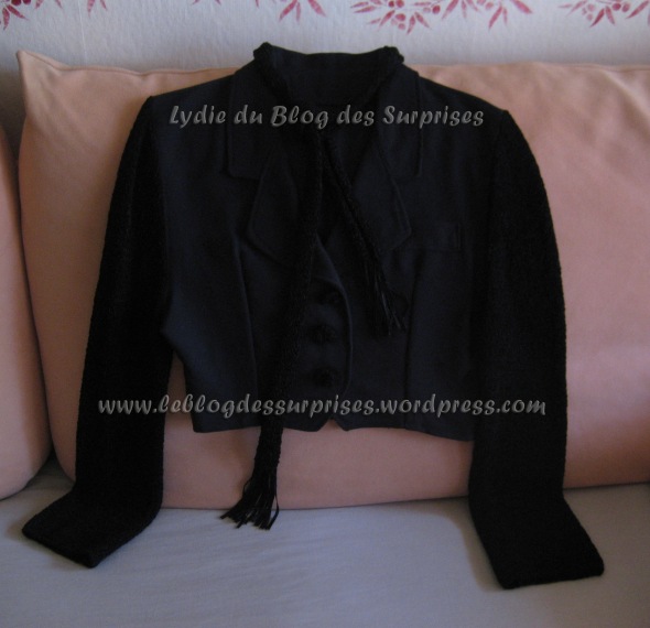 2-veste courte noire à manches longues mi-tricotée mi-cousue - FILIGRANE