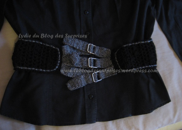 4-ceinture crochetée avec boucles métalliques couleurs noir et gris - FILIGRANE